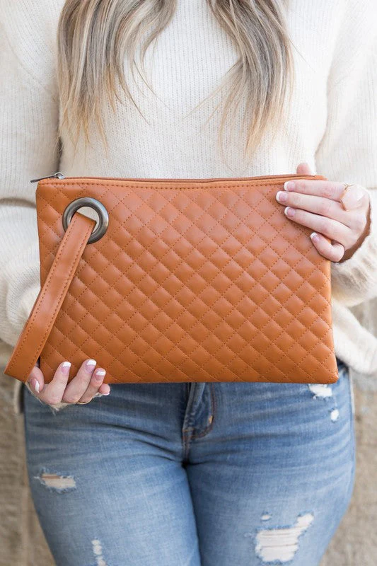 21e7fbfe7539d36ad0eeeedf569687ec0bdb7a525b6391bacf7fc90a180567ed Quilted Wristlet Clutch - Image 6