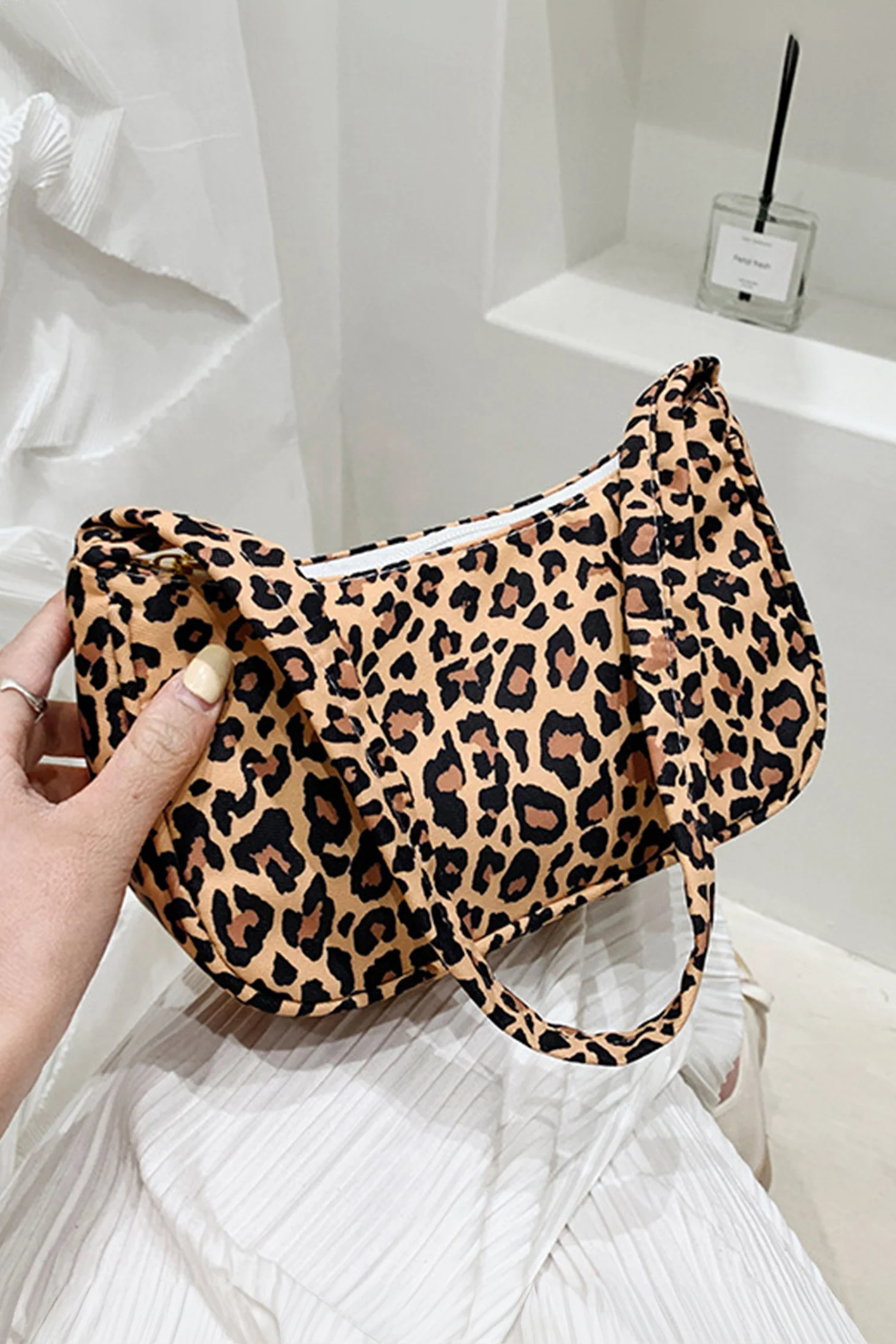 7073ef544383f0662349b238d24ac81ad5e84b999148e0a322e8547e912288c9 Coffee Leopard Printed Minimalist Shoulder Bag - Image 5