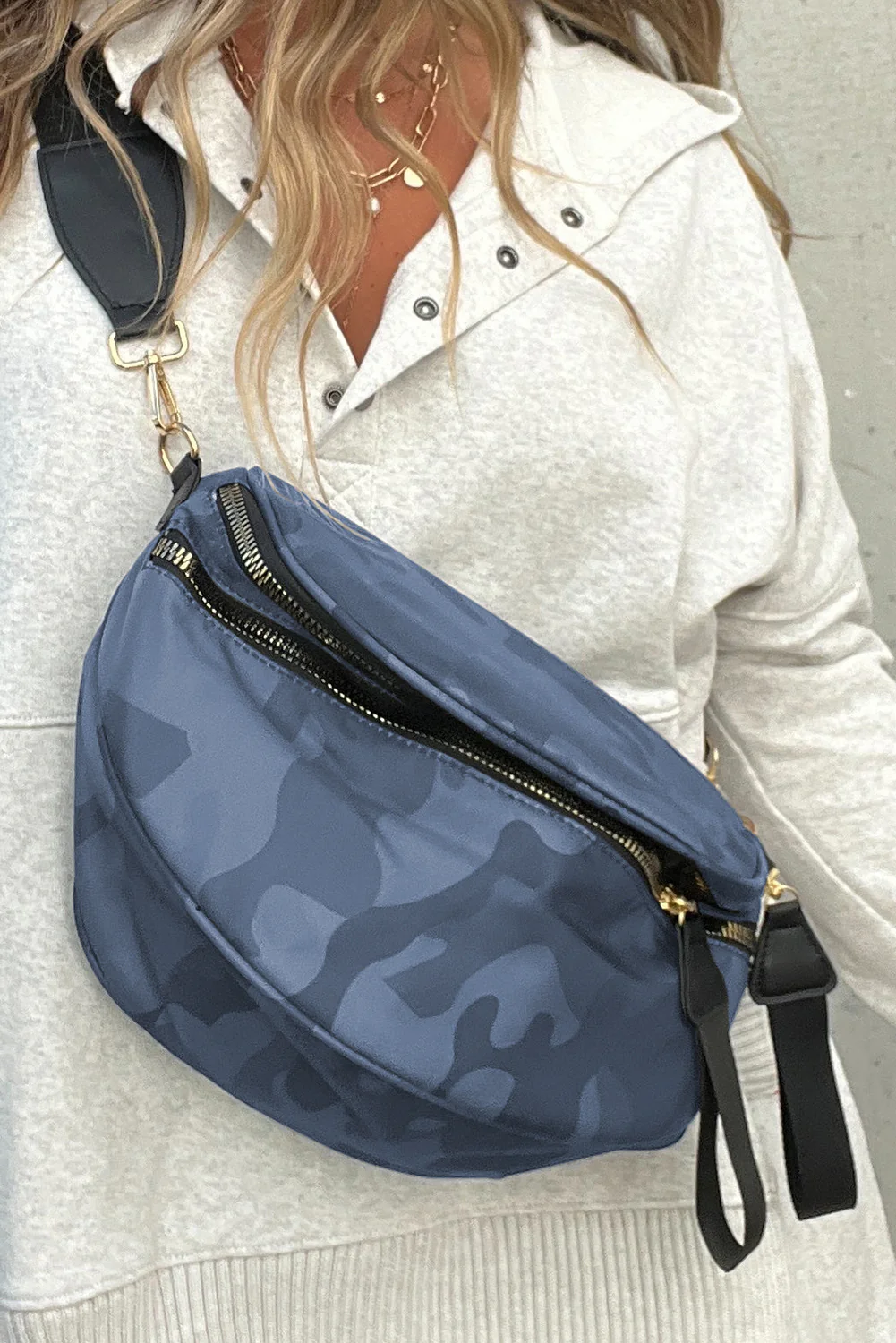 c0381d557491faa94baa8dfe62ab695f04beb7e435f26821d5a2d24f447f9ed4 Camouflage Print Double Zipper Crossbody Bag