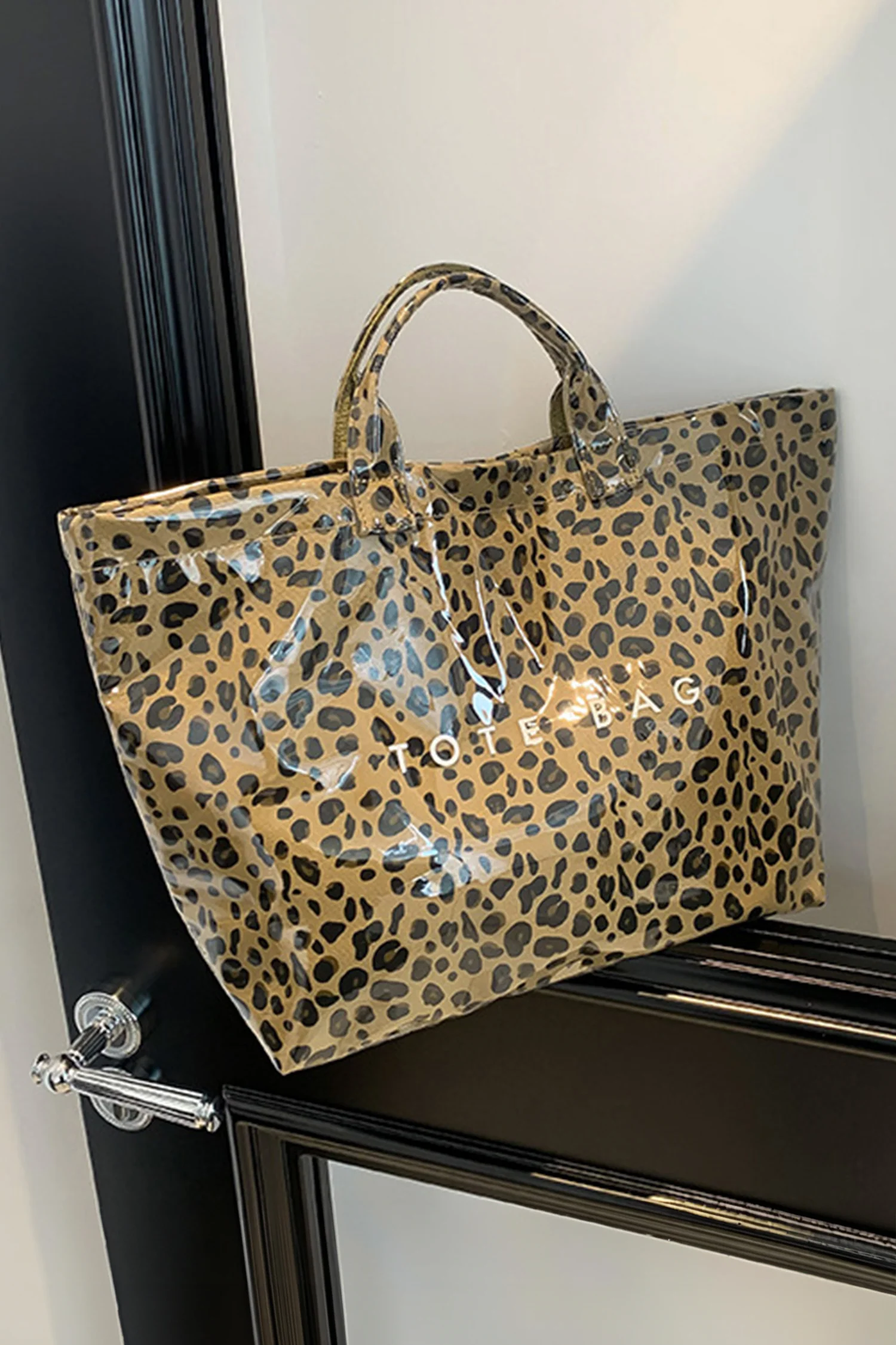 c467f3bb8b18bd2951f4e8e0da4fd3c3bf09ccd2490e004b634955bf856ea33e Brown Leopard PU Leather Water Proof Tote Bag - Image 4