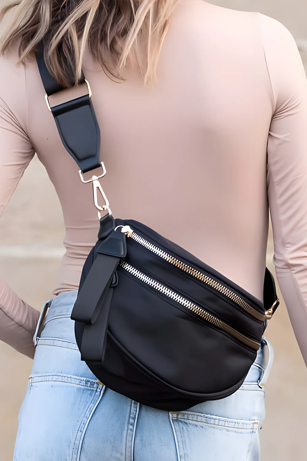 ec4e144859bdb7eeab7643cbc70882d0c914e8bbc85607add1f412aa8d9f5a07 Black Wide Strap Zipper Crossbody Bag - Image 2