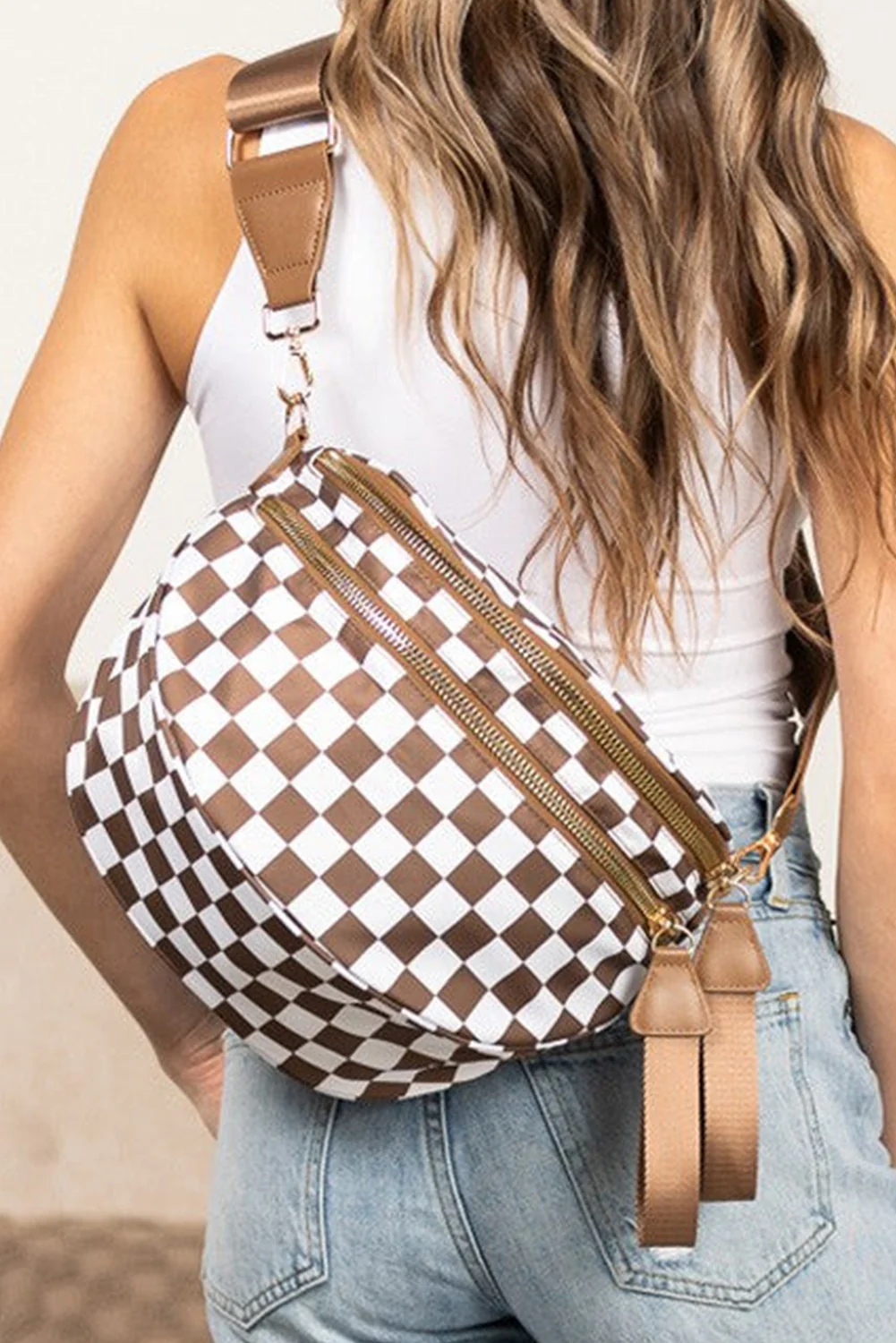 fe8c3848eca41742e5eced3328bda0aad2f52d940c35e14f78970c2448c934be Chestnut Checkered Print Wide Strap Large Crossbody Bag - Image 2